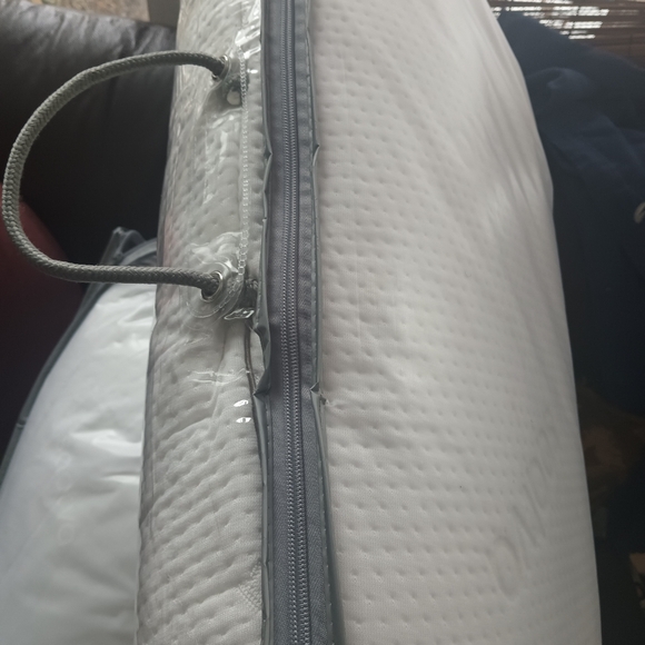 1 Graphite Memory Foam Pillow - Picture 8 of 8